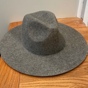 GigiPip grey wool hat Size M/L - NEW